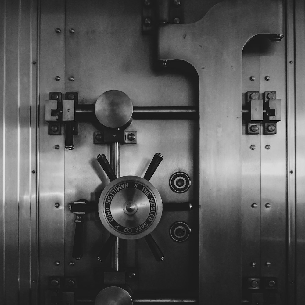 سیستم امنیتی و دزدگیر بانک